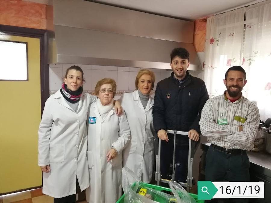 Mercadona entrega alimentos al Centro de Acogida e Inserción San Vicente de Paúl
