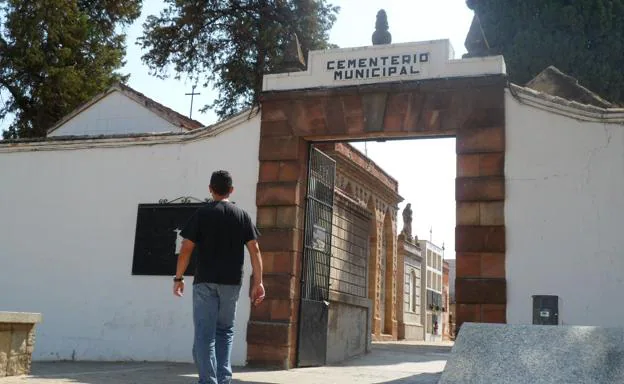 Profanan Las Tumbas De Dos Mujeres Enterradas Hace Pocos D As En El Cementerio De And Jar