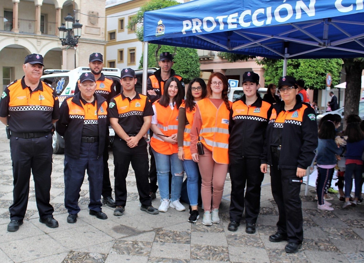 Voluntarios de Protección Civil el pasado viernes en la Plaza de España, con motivo de las Jornadas de Participación de la Salud. 