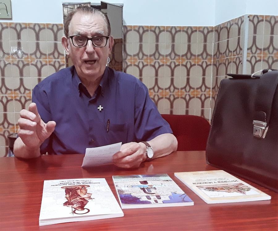 Un nuevo libro del padre Francisco Adán se detiene en la iconografía del Santuario
