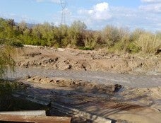 El lodo de acumula en al agua. 