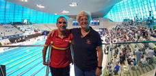Tajuelo, con su entrenadora, Esperanza Jaqueti, en el Centro Acuático de Londres. 