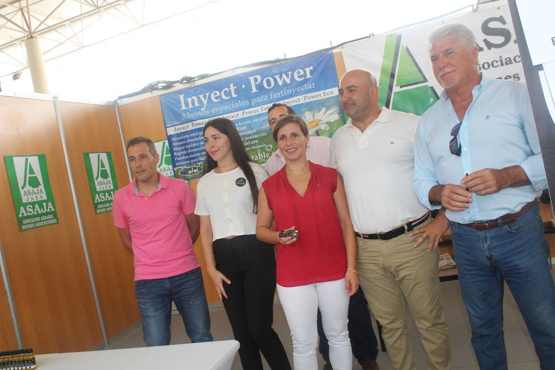 Una cincuentena de empresas del sector de la automoción, energías renovables, de productos agroalimentarios y de seguros muestran sus últimas tendencias en la Feria Mutisectorial Ciudad de Andújar