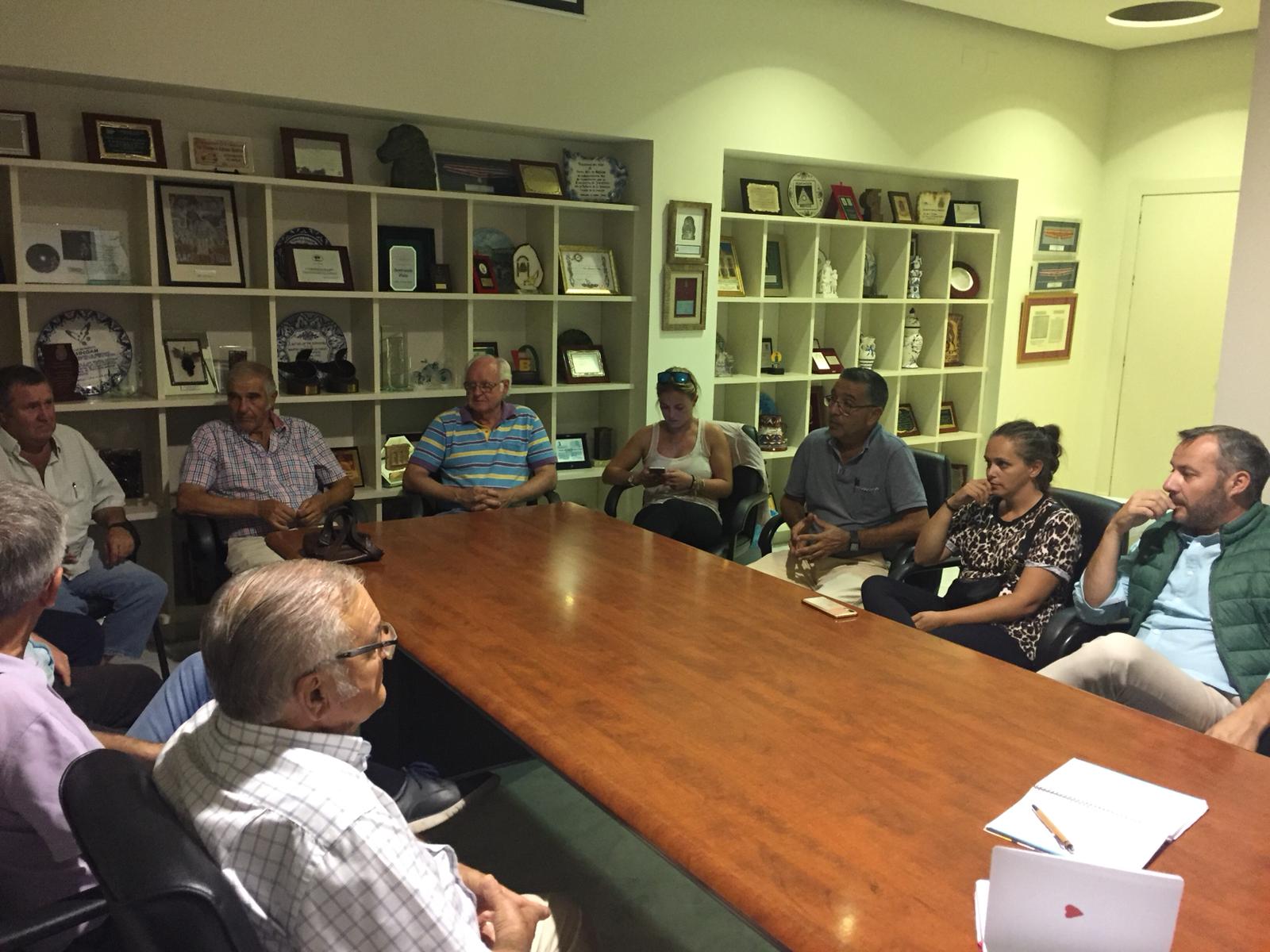 Integrantes del comité organizador en la reunión. 