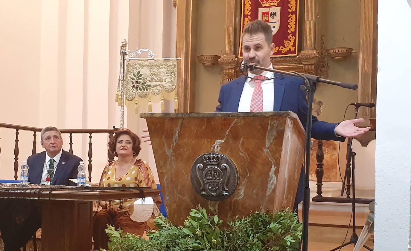 Sergio Toribio precisa en su pregón la identidad de la peña El Madroño