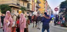 La comitiva del Heraldo Real, ayer por la calle Emperador Trajano. 