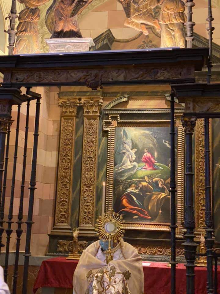 Imagen insólita e inédita de la Custodia parada en el célebre cuadro del Greco 'La Oración en el Huerto', que se guarda en la parroquia de Santa María la Mayor. 