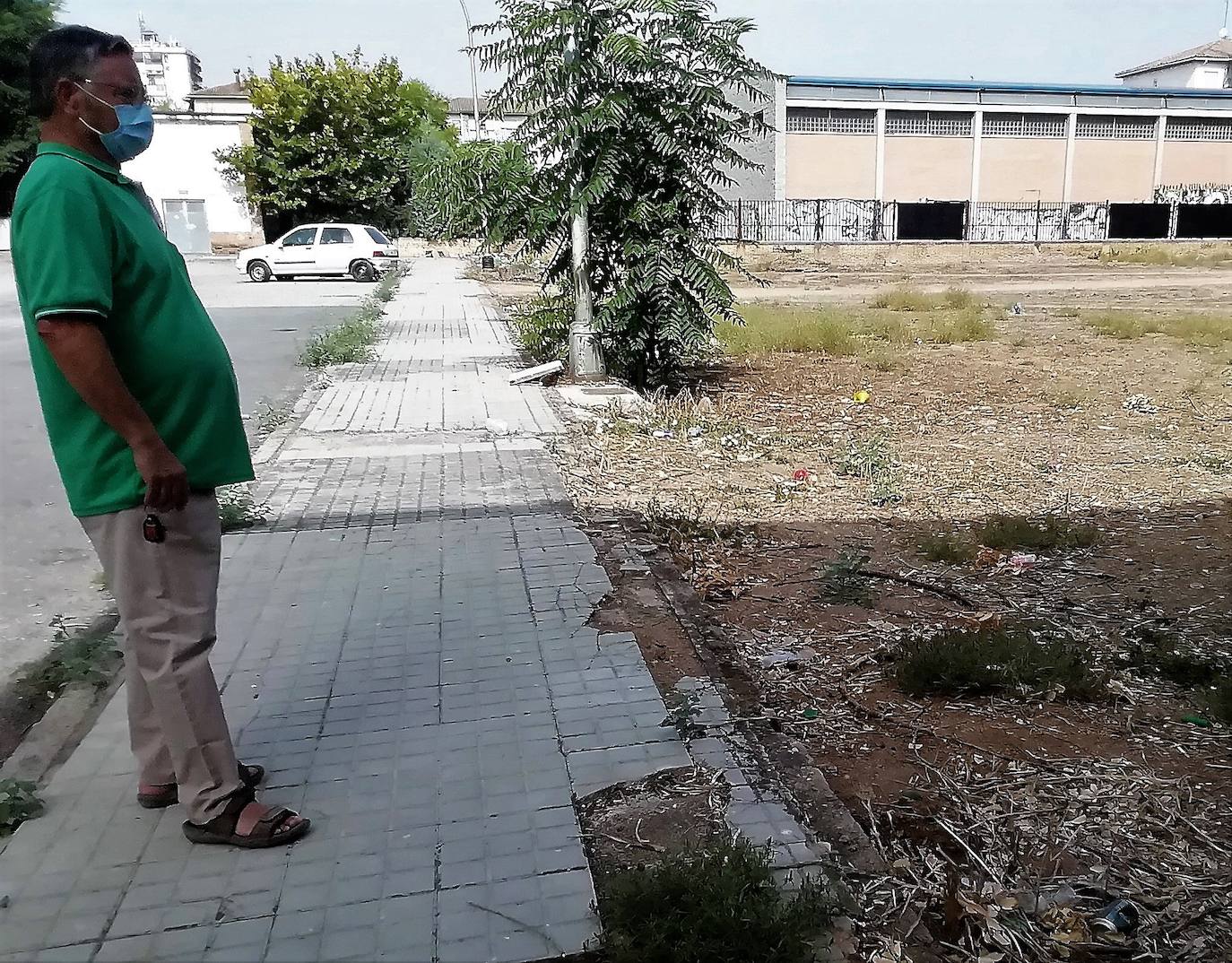 José Torres en un solar del Polígono. 