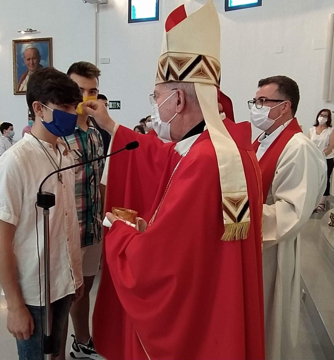 El obispo de Jaén ordena el cambio de dos sacerdotes en cuatro parroquias del municipio