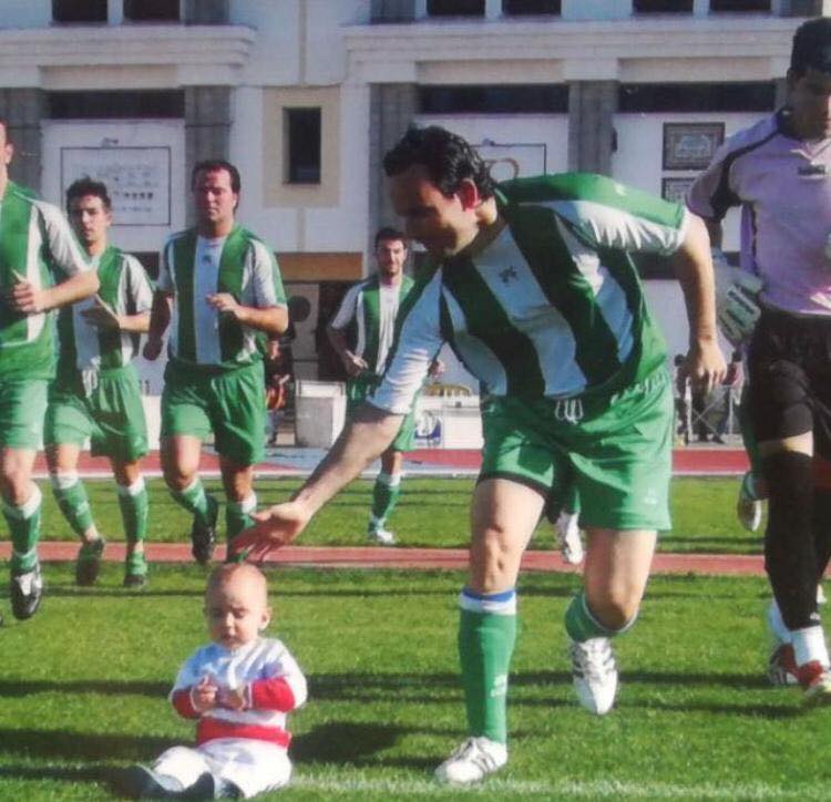 Rafa Reina antes de un partido con el Betis Iliturgitano. 