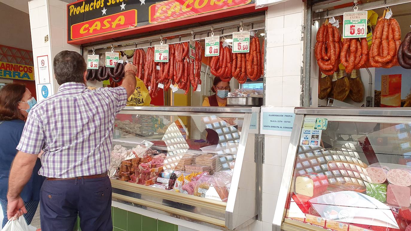 Charcutería típica de la zona en la Plaza de Abastos. 
