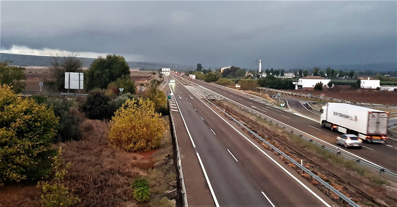Zona donde se ubicará el centro logístico, en la recta del Sotillo. 