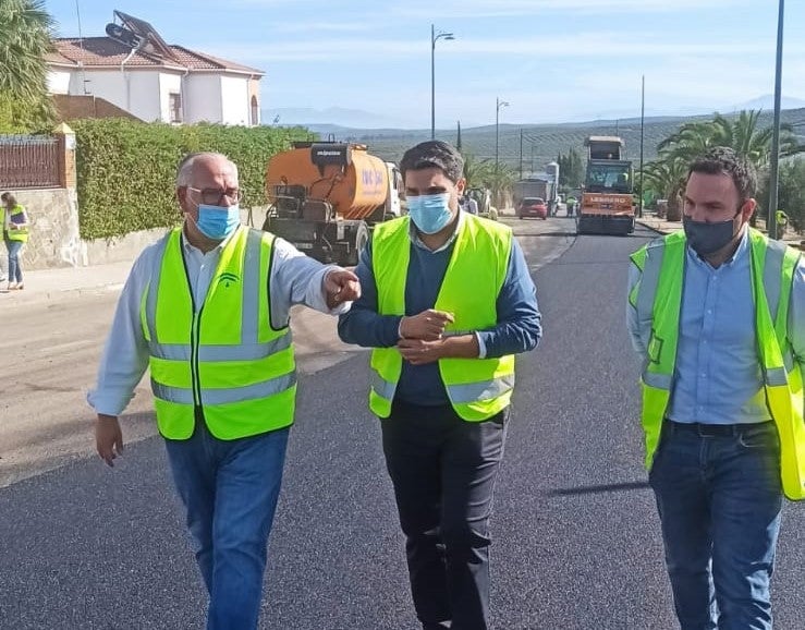 Jesús Estrella, con el alcalde de Marmolejo, Manuel Lozano. 
