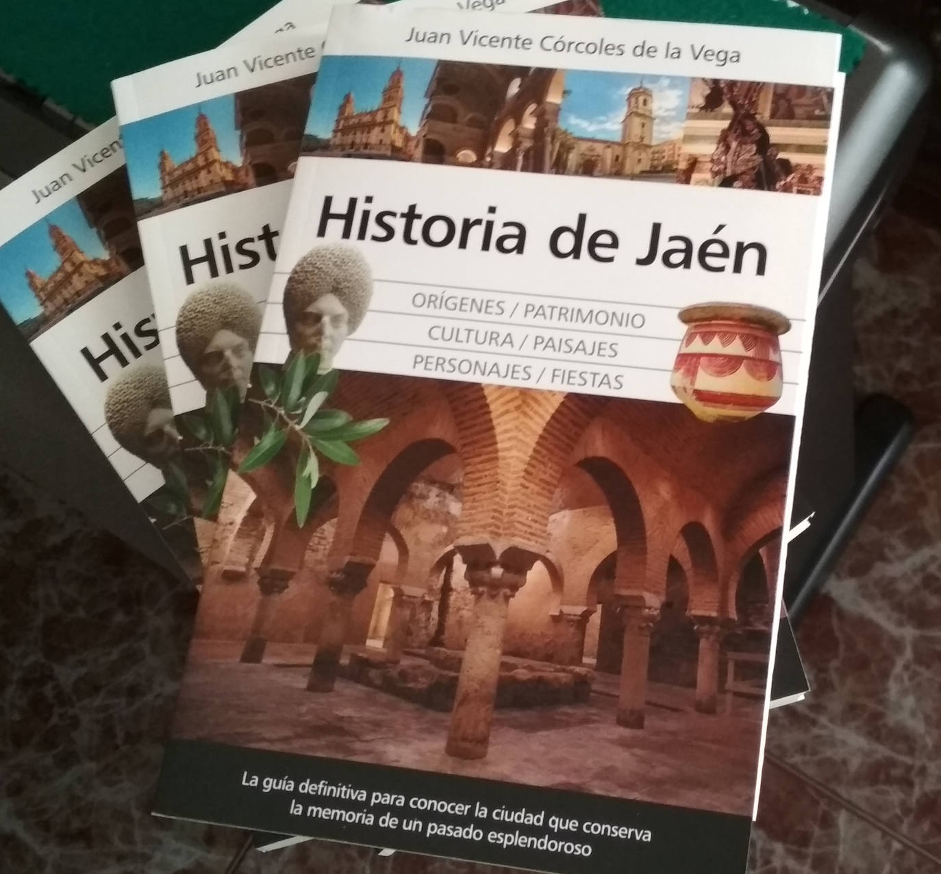 Un libro sobre Jaén de Juan Vicente Córcoles condensa su historia y su patrimonio 