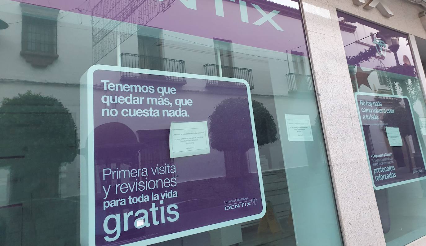 La Oficina Municipal de Información al Consumidor orienta a los más de 70 afectados por el cierre de una clínica dental de Dentix