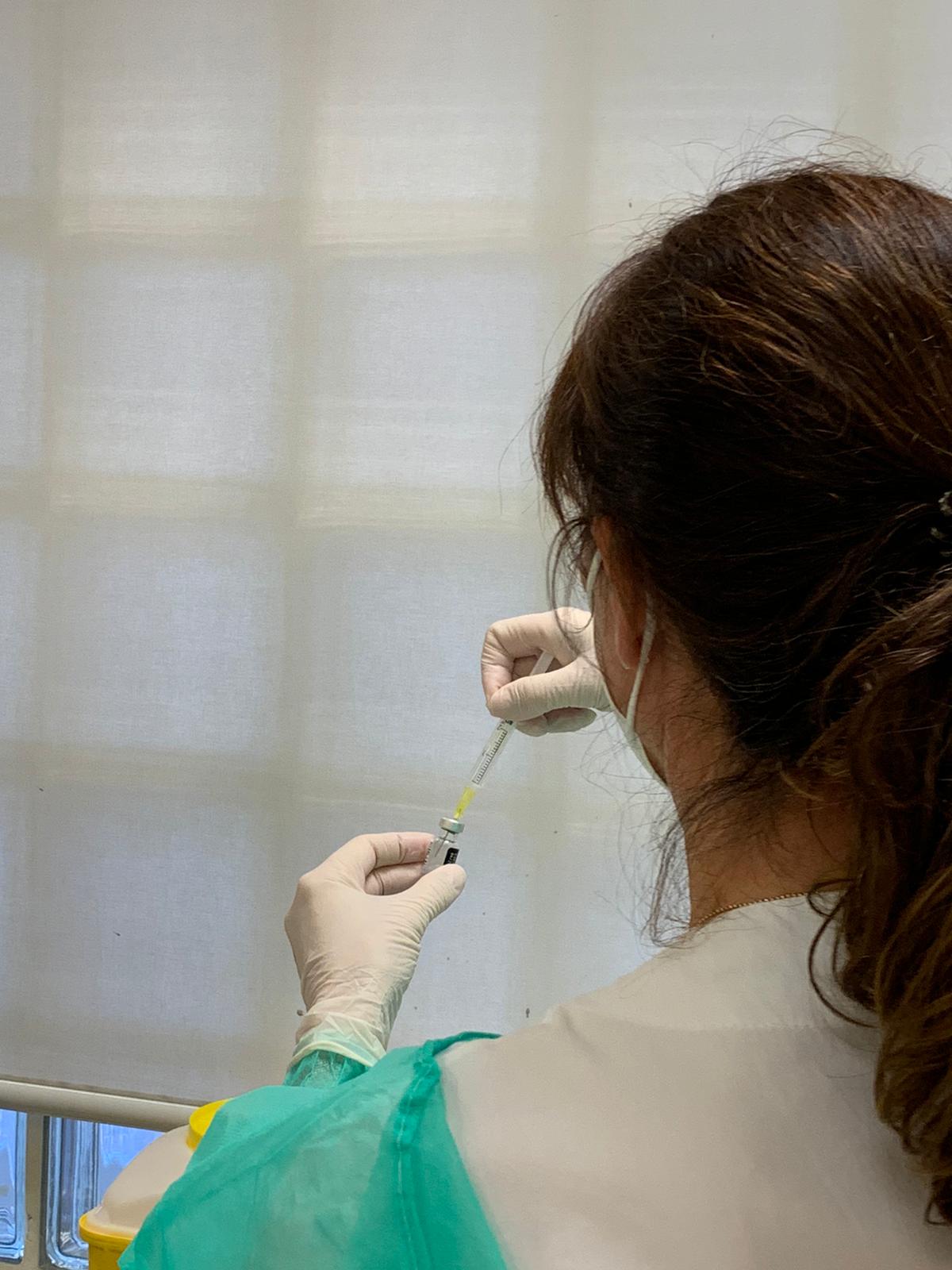 Suministros de vacunas en el Hospital Alto Guadalquivir. 