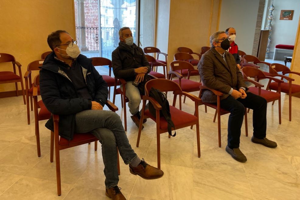 Artesanos asistentes a la reunión. 