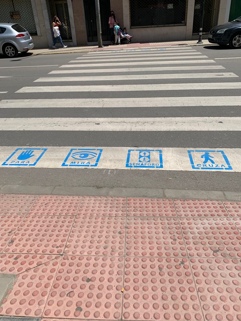 Los pictogramas en los pasos de peatones facilitan la movilidad de los autistas