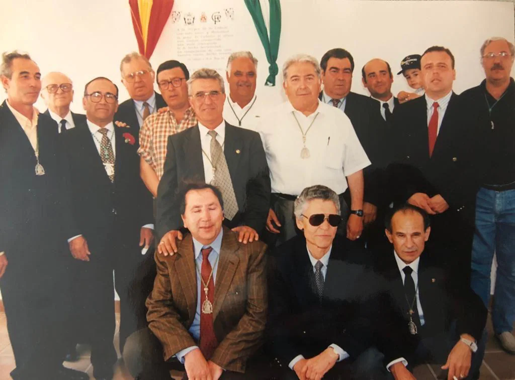 Acto de inauguración del albergue romero el 26 de mayo de 1996 que reunió a los presidentes de la peña. 