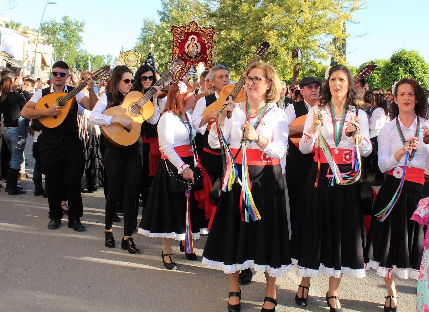 Recepciópn de cofradías del viernes donde se muestra todo el acerco cultural y universal de la Romería 