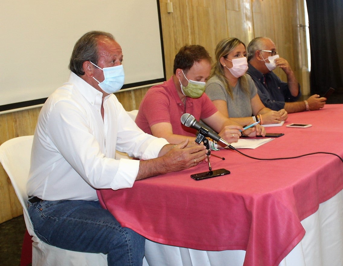 Francisco Carmona, Erik Domínguez, Elerna González y Jesús Estrella, el pasado martes en Andújar. 