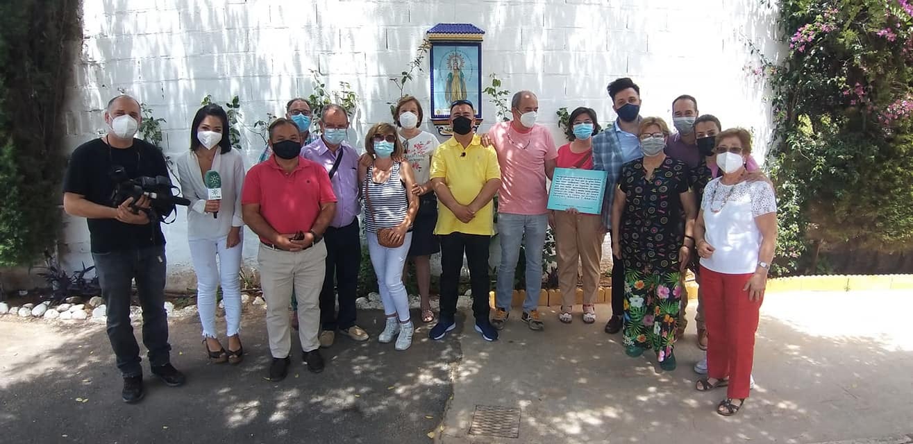Responsables y voluntariado del centro en la participacoón de un programa televisivo. 