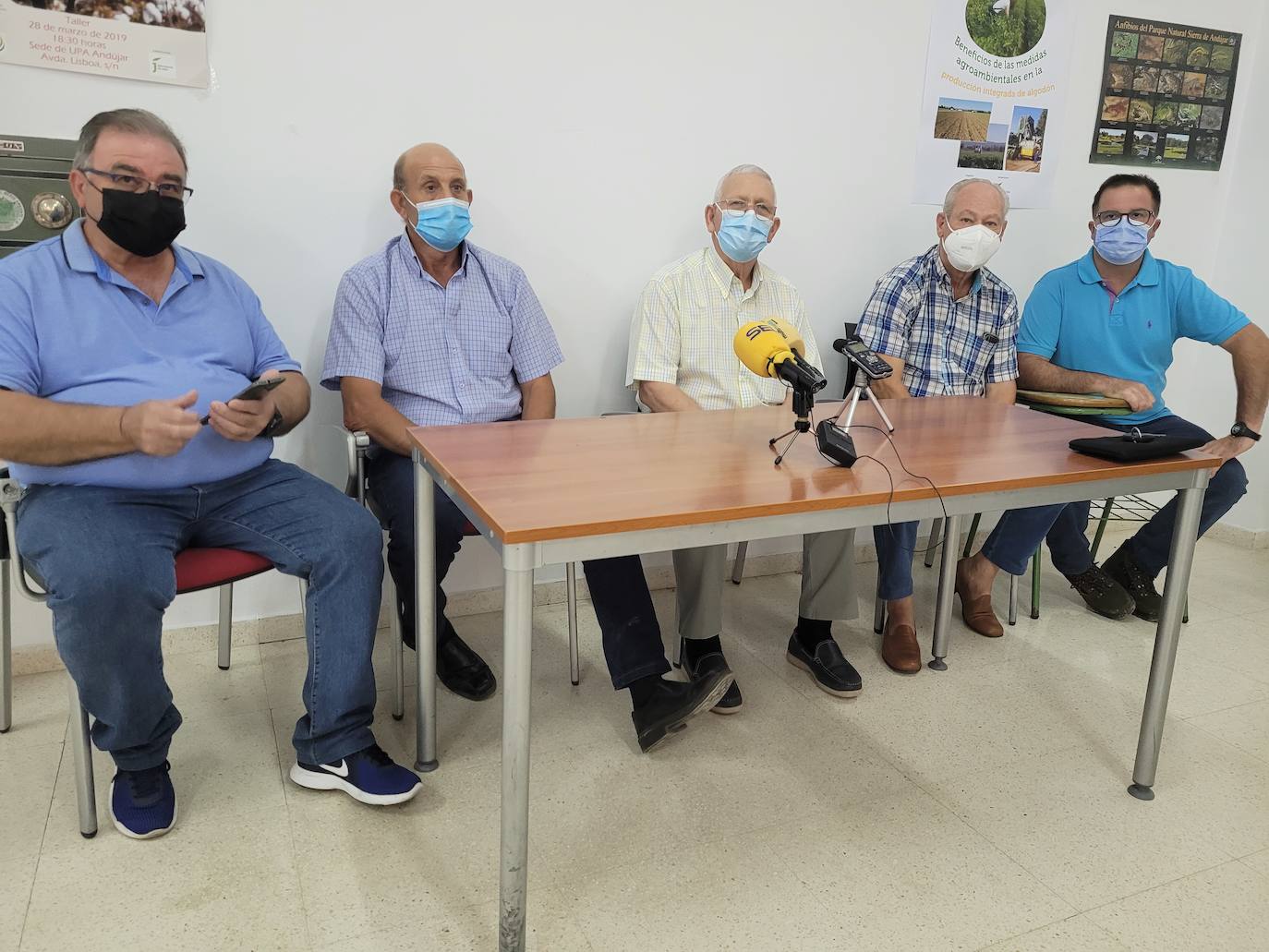 Integrantes de la plataforma, esta mañana en la sede de UPA. 
