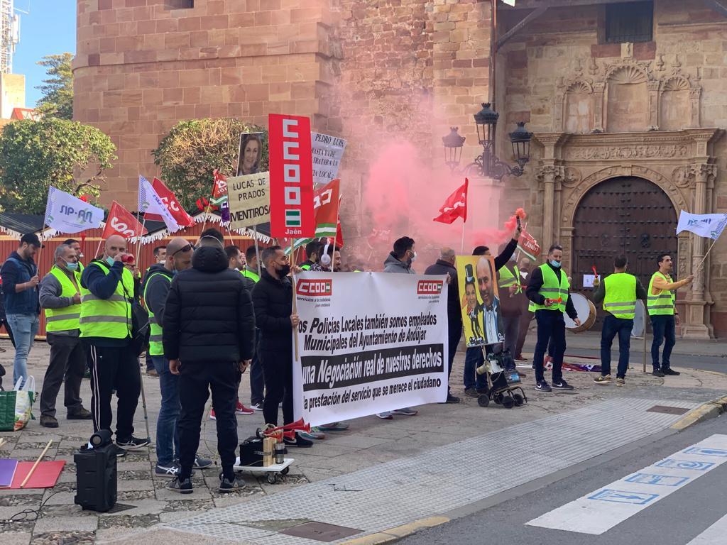 La Policía Local subió ayer de tono sus propuestas en la concentración de ayer