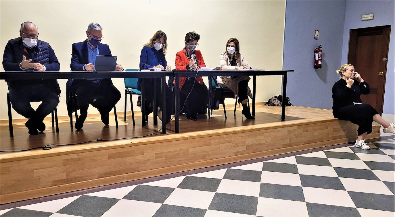 Jesús Estrella, Luis Mariano Camacho, Ana Carmen Mata, Lola Martín y Trinidad Rus. 