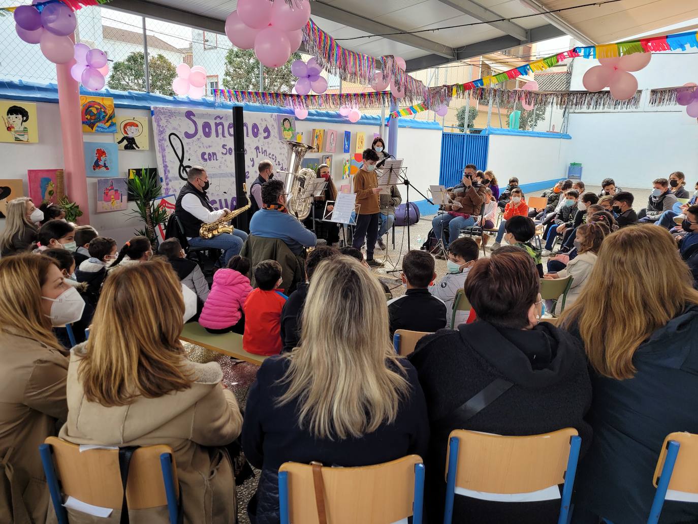 Acto reinvindativo organizado ayer en el patio del colegio San Eufrasio. 