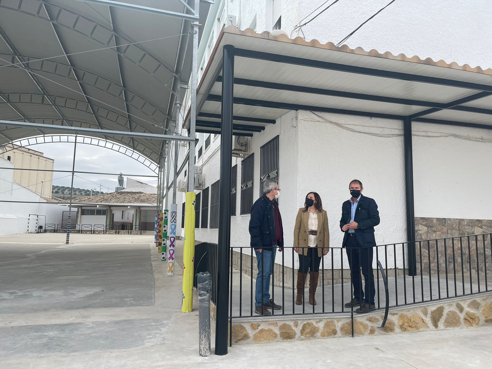 Catalina Madueño en su visita a la localidad para inspeccionar las obras. 