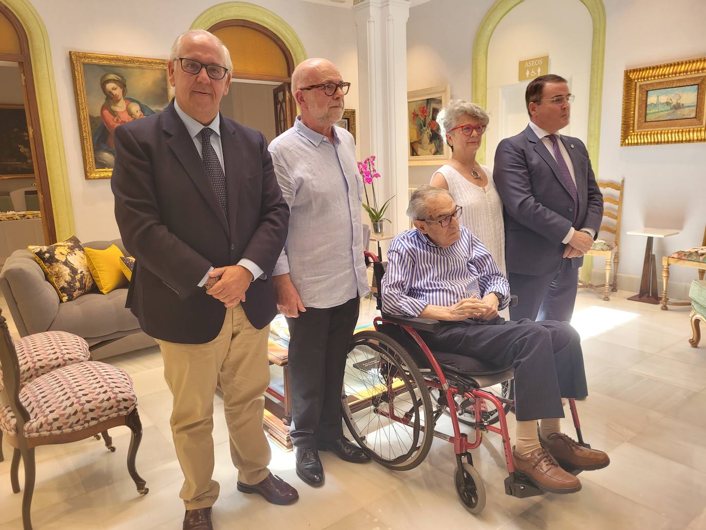 Jesús Estrella, Antonio Crespo, Eduardo Criado, Remedios González y Pedro Luis Rodríguez, en la inauguración del hotel Oleum. 