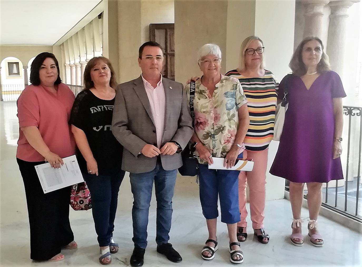 Representantes de ambas entidades en el Palacio Municipal.. 