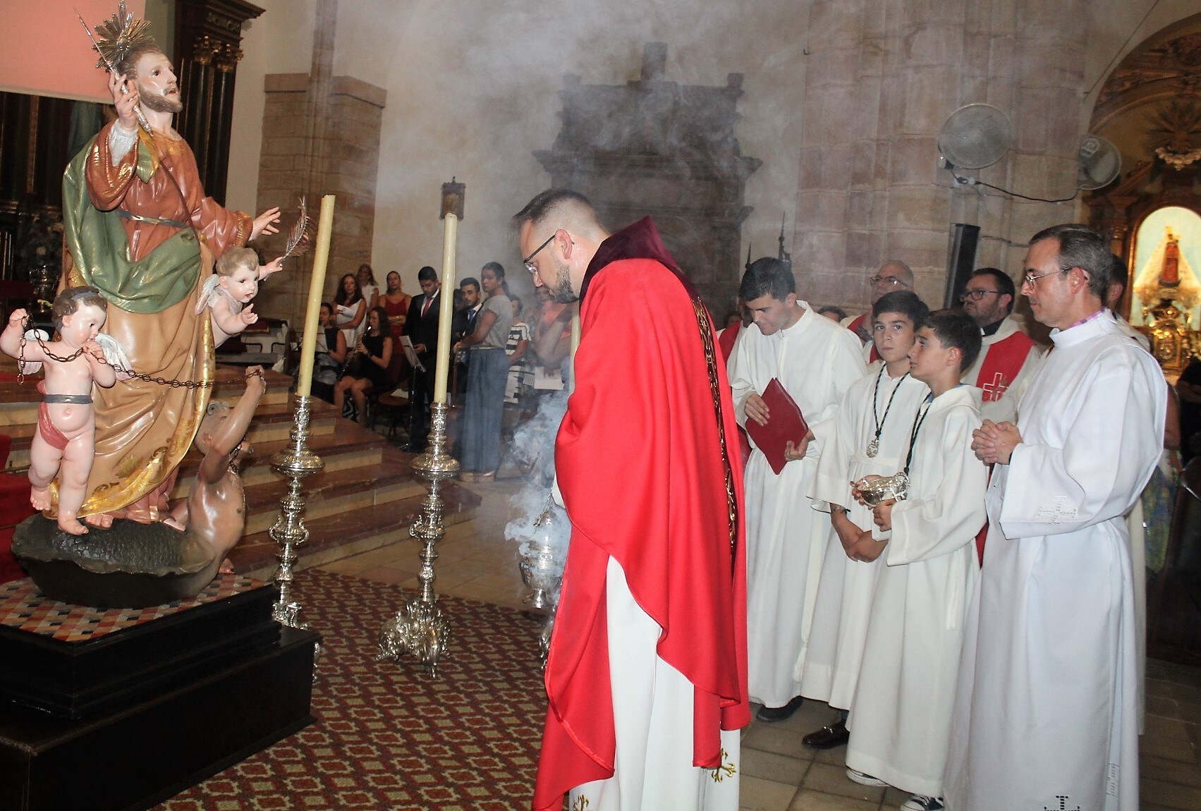 Juan Carlos Córdoba, durante la bendición de la nueva talla de San Bartolomé. 