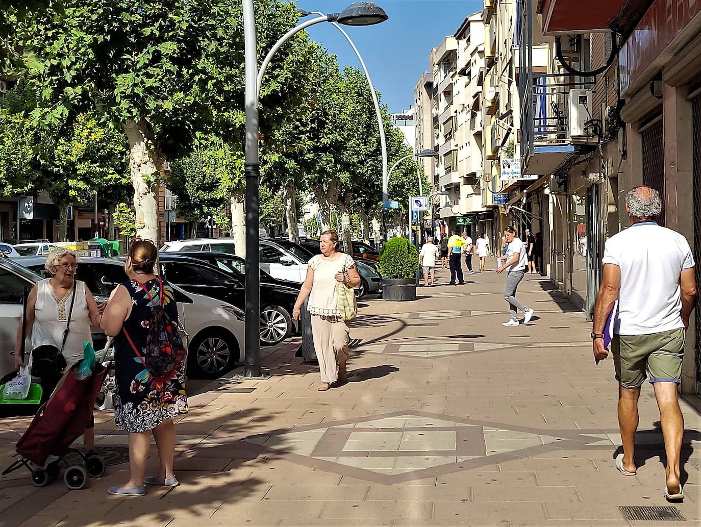 Viandantes por la Corredera de Capuchinos, una de las arterias comerciales de la ciudad. 