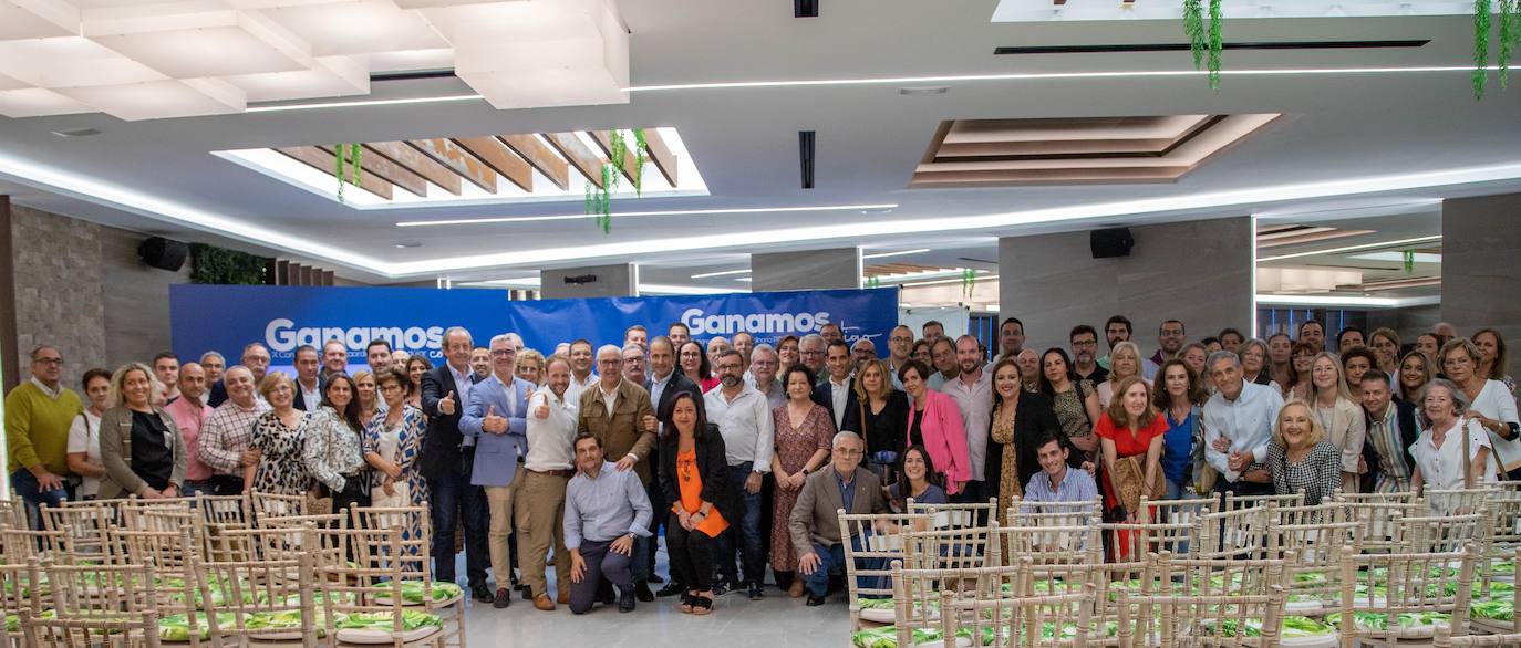 Miembros de la ejecutiva con responsables provinciales. 