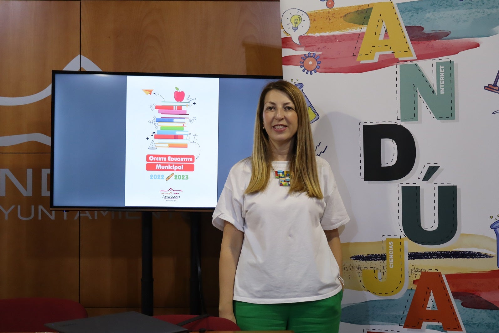 ALMA CÁMARA DURANTE EL DESGLOSE DE LA PRESENTACIÓN. 