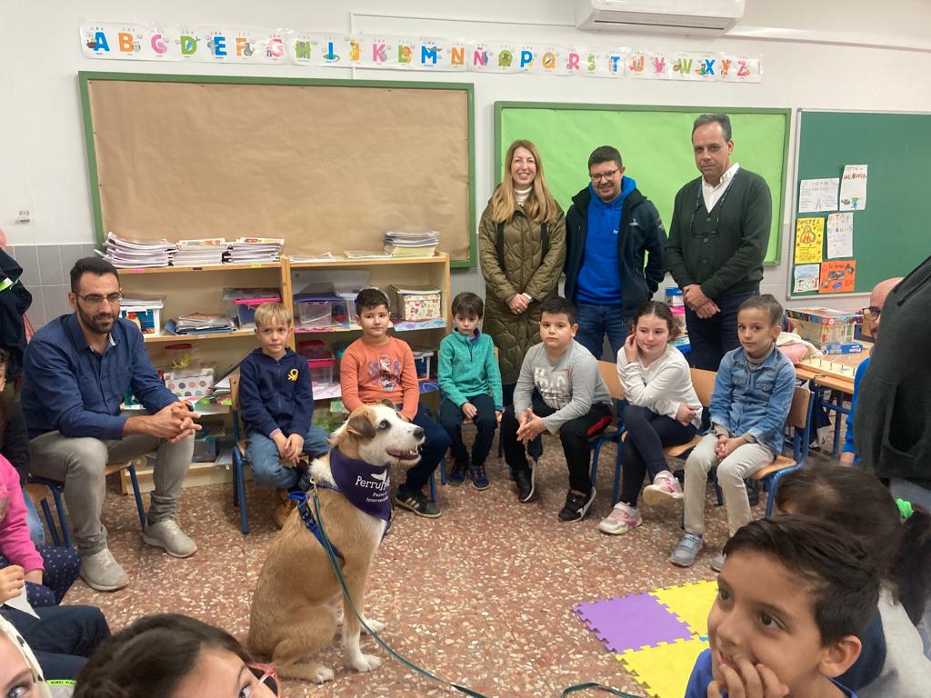 El Ayuntamiento vuelve a poner en marcha el programa educativo de Educación Asistida con Perros