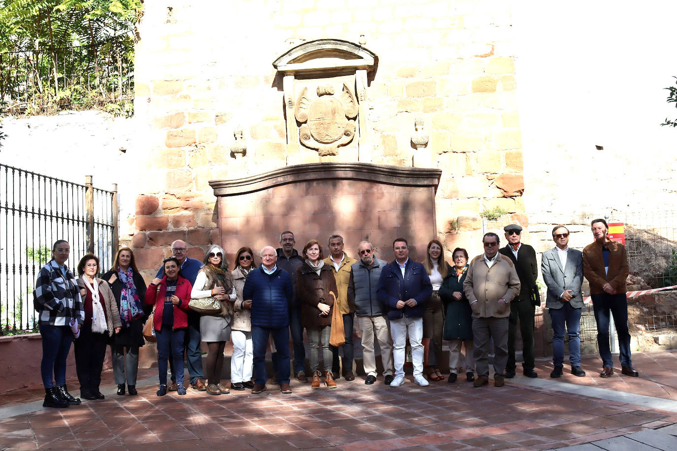 icipantes de las jornadas de patrimonio en la Fuente Sorda. 