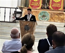 Ángel Fernández Muñoz, durante su disertación en la antigua iglesia de Santa Marina.