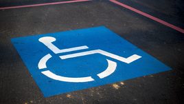 Zona de aparcamiento para personas con movilidad reducida.