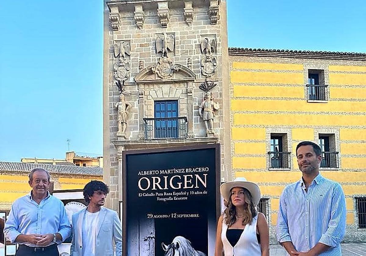 Una exposición desglosa la trayectoria del mundo del caballo