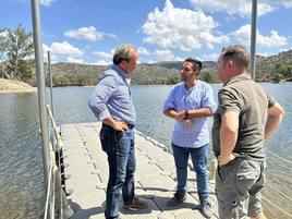 Carmona y Emilio Rodríguez, junto al técnico Alberto Puig.