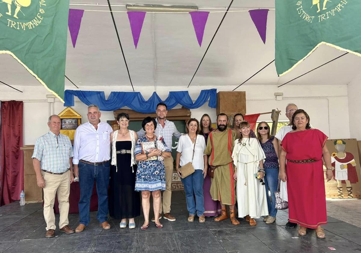 Organizadores con las autoridades.