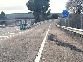 Zona de camino de servicio de la autovía a su paso por Marmolejo.
