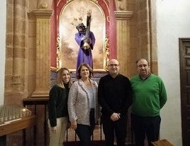 Castellanos, con el párroco Carlos Moreno.