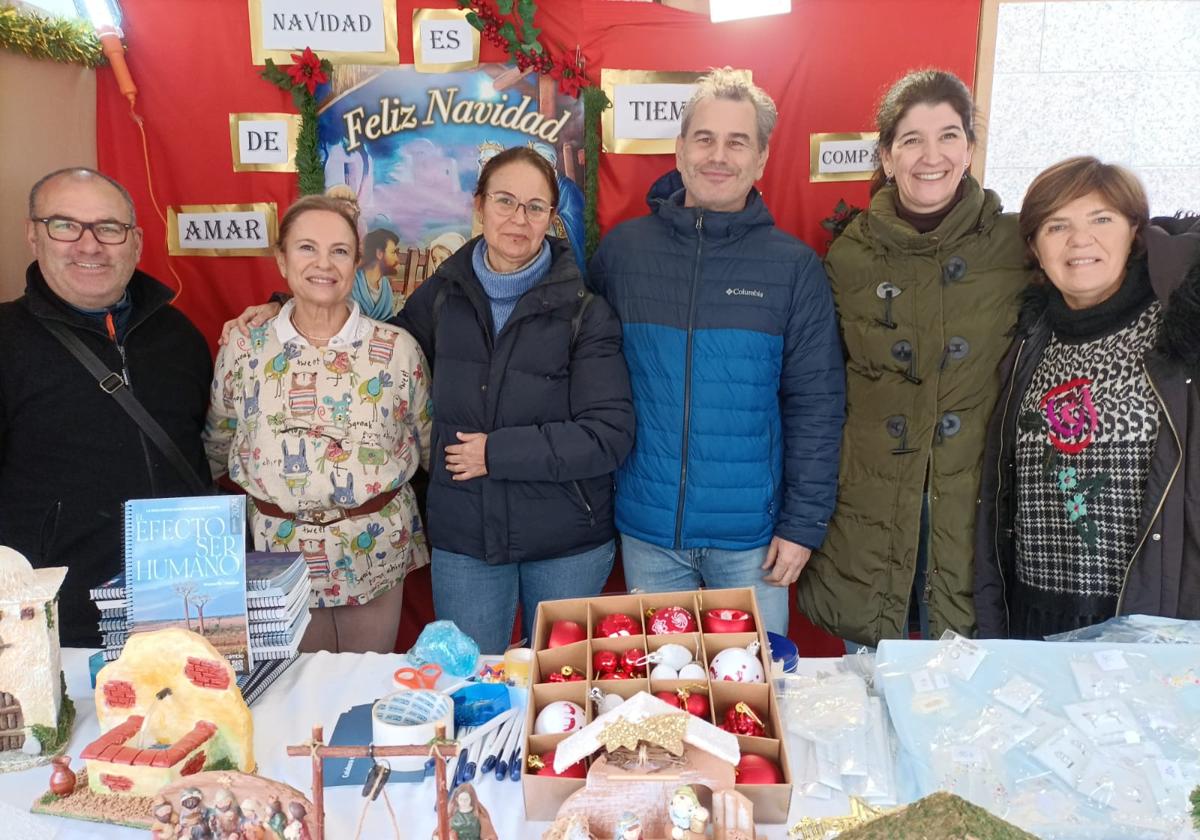 Voluntariado de Manos Unidas en el zoco.