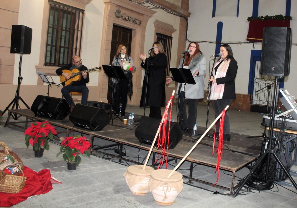 Actuación de grupo Alpicai el pasado viernes.