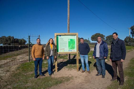 La Consejería de Sostenibilidad construye un sendero en el Parque Natural de la Sierra de Andújar