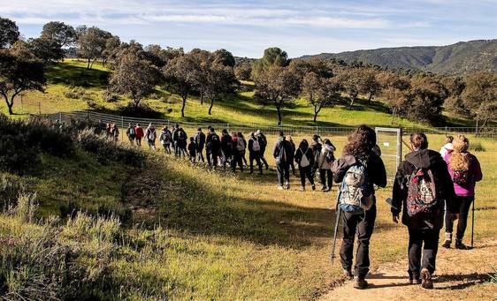 Ruta por la serranía andujareña organizada por la asociación Ameco para pedir la permeabilización del parque natural.